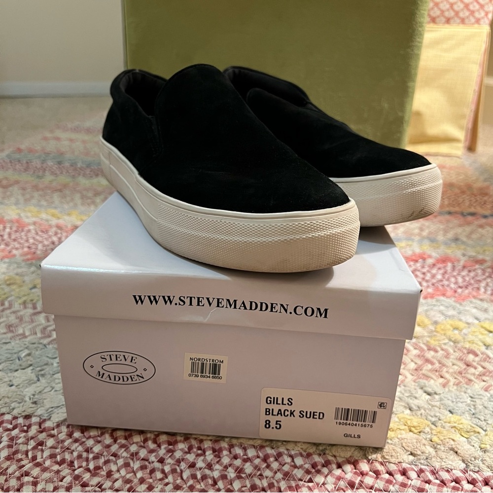 Black Steve Madden Gills slides